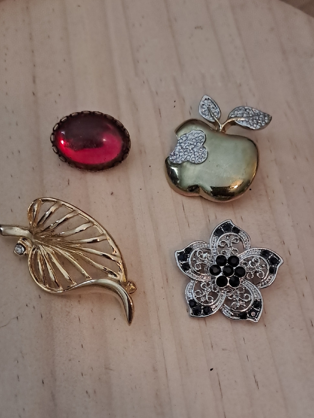 Set Of 4 Vintage Brooches
